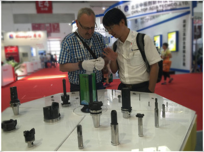 富耐克亮相2016年国际机床展并荣获“最佳服务品牌”奖